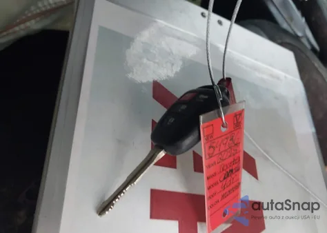 2018 Toyota Corolla Le z USA, uszkodzony, nr VIN 5YFBURHE4JP832983